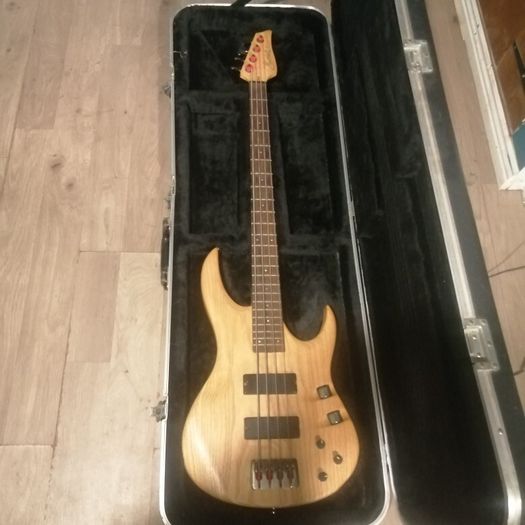 Maverick Nemesis S4 Bass Guitar and hard case