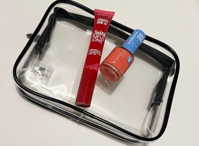 Beauty bundle with travel bag worth 21 euro