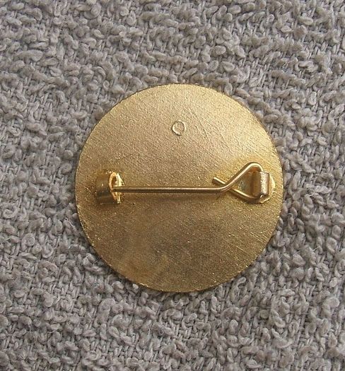 ST CHRISTOPHER TOURS LONDON (pilgrimage/religious) - a vintage pilgrim's souvenir/merchandise badge (1960s / 1970s)