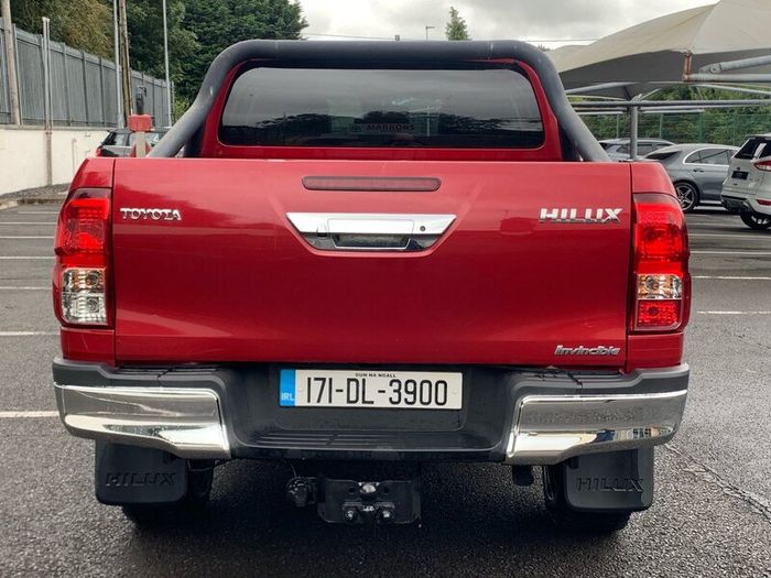 Toyota HiLux Invincible