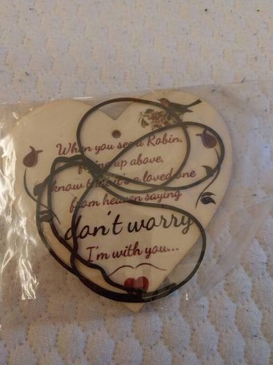 Bnwt Robin wooden heart