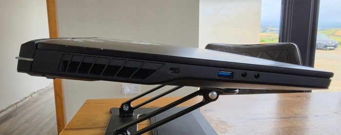 Gaming Laptop: Pc Specialist Recoil Series 17" Qhd+ 240hz sRGB , RTX 4080, 32 Gb Ddr5 Ram, 4tb Samsung 990 Pro M.2.