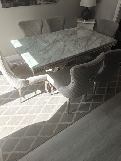 Table & Chairs