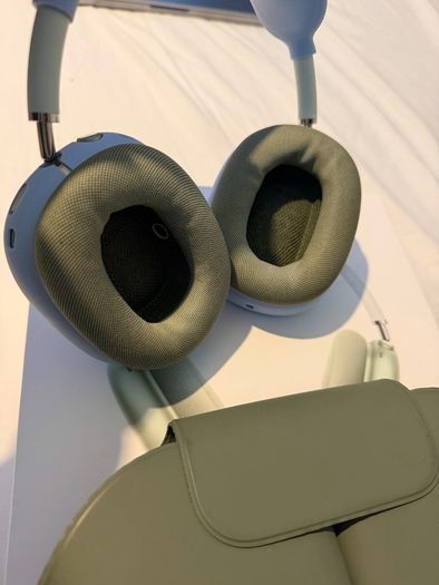 Airpods Max (Lighting) - Amazing Condition