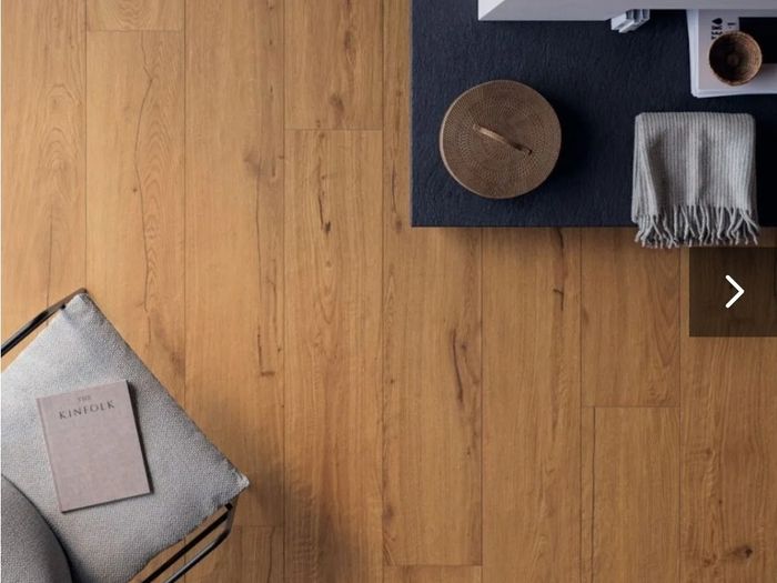 Wood effect tile