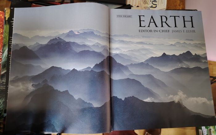DK Universe & Earth Hardcover Bundle  Large Definitive Visual Guides