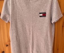 Tommy Hilfiger Tommy Jeans Grey T-shirt. Labelled Size Xtra Small. (more A Small Adult)  Great Quality & Weighty. Excellent Condition.