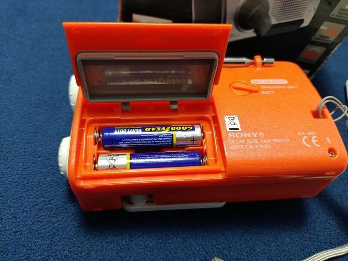 Sony ICF-B01 FM/AM Self Powered Emergency Radio Power Generator Flashlight LED