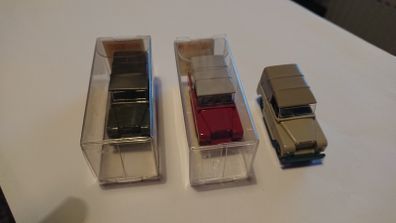 3 Land Rover model cars
