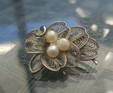 Beautiful old Silver Broach with Pearls