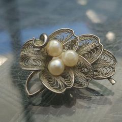 Beautiful old Silver Broach with Pearls