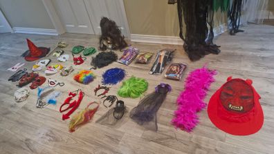 Masks And Wigs 1 euro for pm purposes