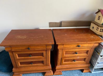 Bedside tables / lockers