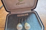 Vintage sturdy pearl drop earrings