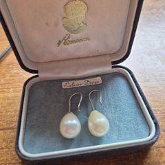 Vintage sturdy pearl drop earrings