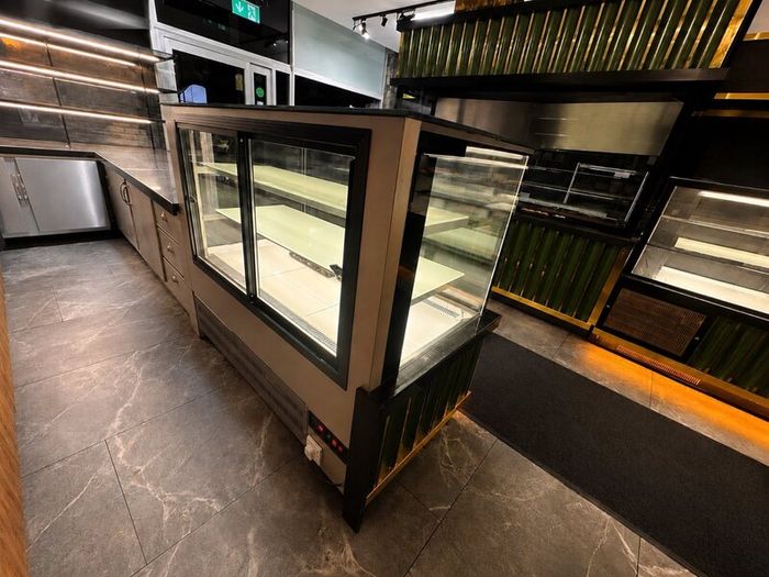 Custom Made Heated food and pastry display counter