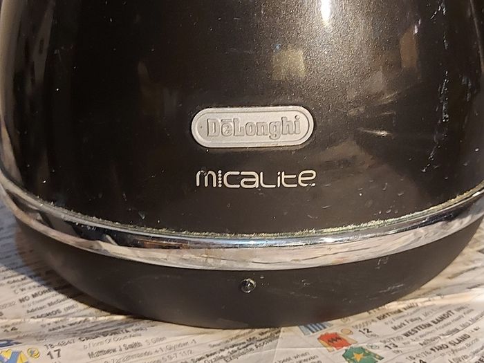DeLonghi micalite Electric Kettle, Model KBOM3001.BK, in excellent condition and working perfect