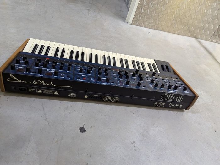 Dave Smith Instruments - OB6