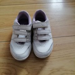 Girls trainers
