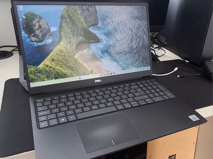 Dell Vostro 5590