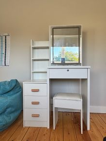 Vanity table dresser