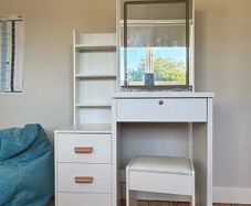 Vanity table dresser