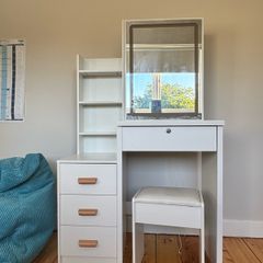 Vanity table dresser