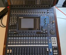 Yamaha DM 1000 Digital 16 channel recording/broadcast/live mixer