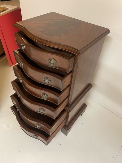 Antiques mahogony 6 drawer small chest
