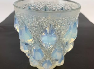 Rene Lalique Rampillon Opalescent vase C 1927
