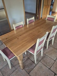 Kitchen table and 6 chairs