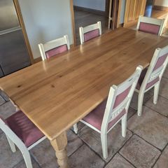 Kitchen table and 6 chairs