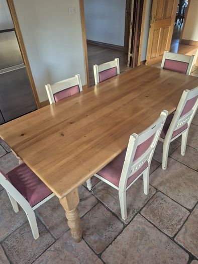Kitchen table and 6 chairs