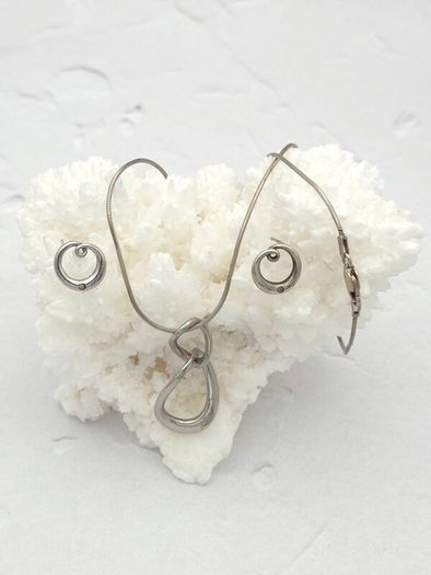 Hot Diamonds Designer 925 Sterling Silver Necklace & Earrings Set