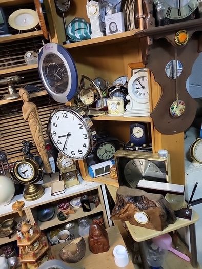 Clock  teapot shape