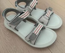 Columbia hiking sandals