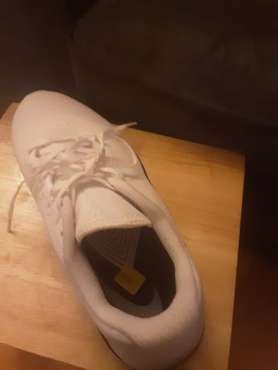 Trainer's ... ODDMENT  .... ONE Right Foot NIKE Metcon 5 White Black . . (Not a Joke) .. Size: 8.5 UK .. 43 EU .. Price Drop