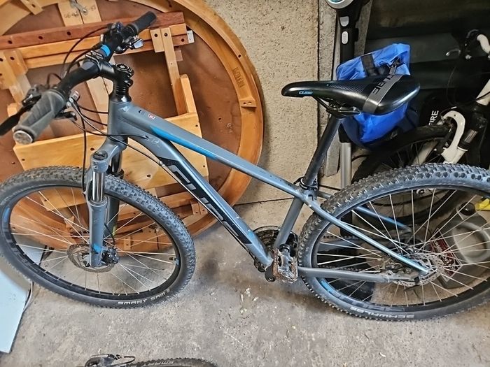 cube aim race mountain bike