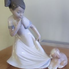 Lladro Girl & Her Puppy Pulling Her Dress Nao Excellent Condition Lovely