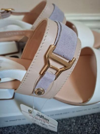Callaghan sandals