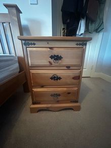 2 x bed side lockers