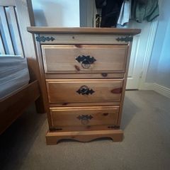 2 x bed side lockers