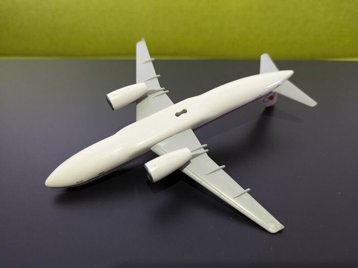 Onur Air 1:200 scale model airplane, Airbus A320 aircraft, made by Wooster, NEW
