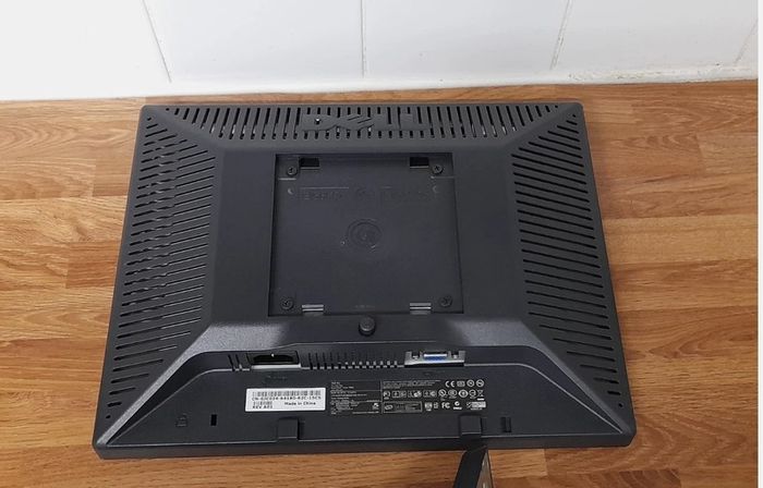 Dell E156FPf LCD 15 Inch Computer Monitor