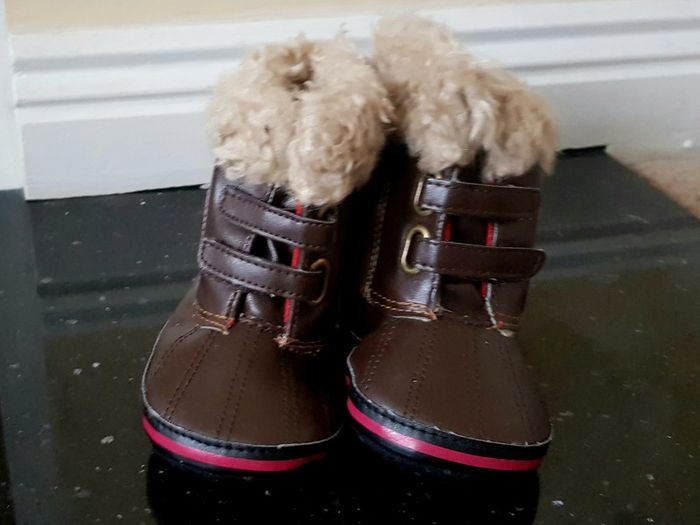 New with Tags Gap Boys Brown Snow Booties 12-18