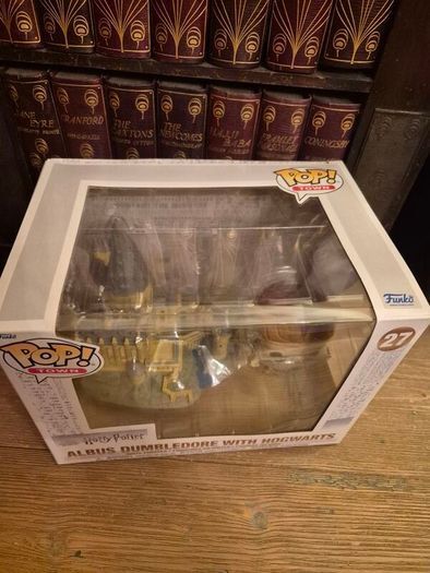 Funko Pop Town Albus Dumbledore with Hogwarts 27 (Mint & Unopened)