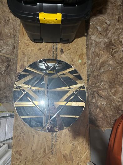 Round mirror
