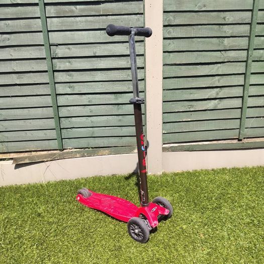 Red Micro Maxi Scooter