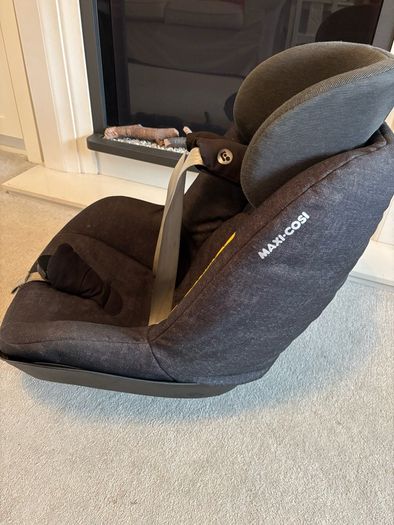 Maxi Cosi Pearl Pro car seat