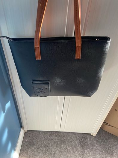 handbag for wine drinker